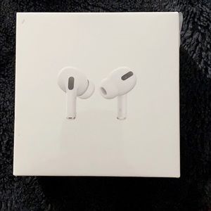 AirPods Pro with Wireless Charging Case